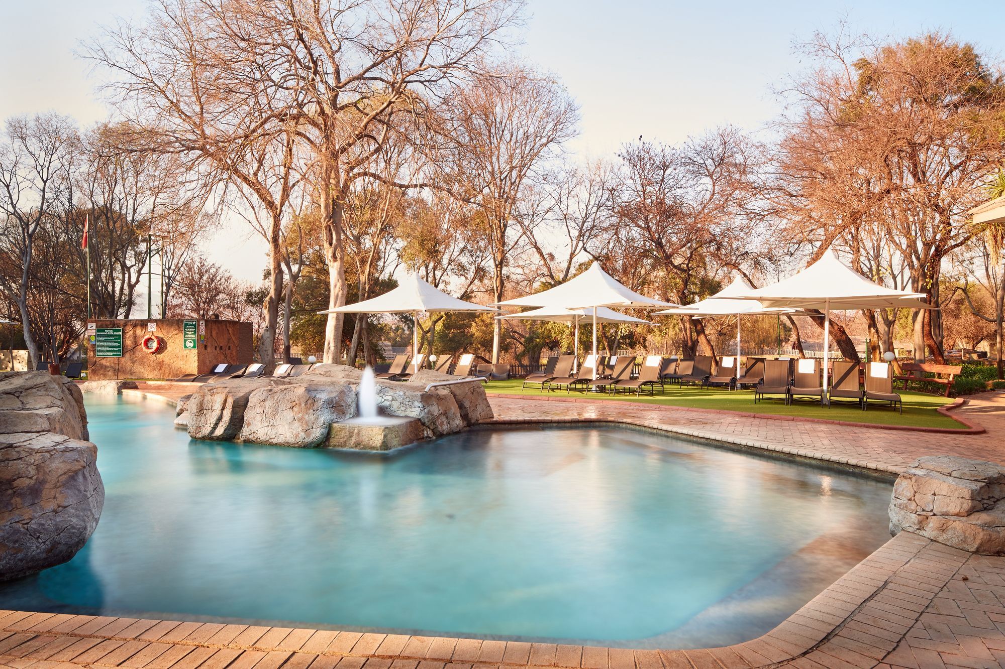 First Group Magalies Park Hotel Hartbeespoort Eksteriør billede