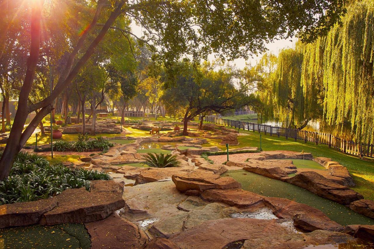 First Group Magalies Park Hotel Hartbeespoort Eksteriør billede