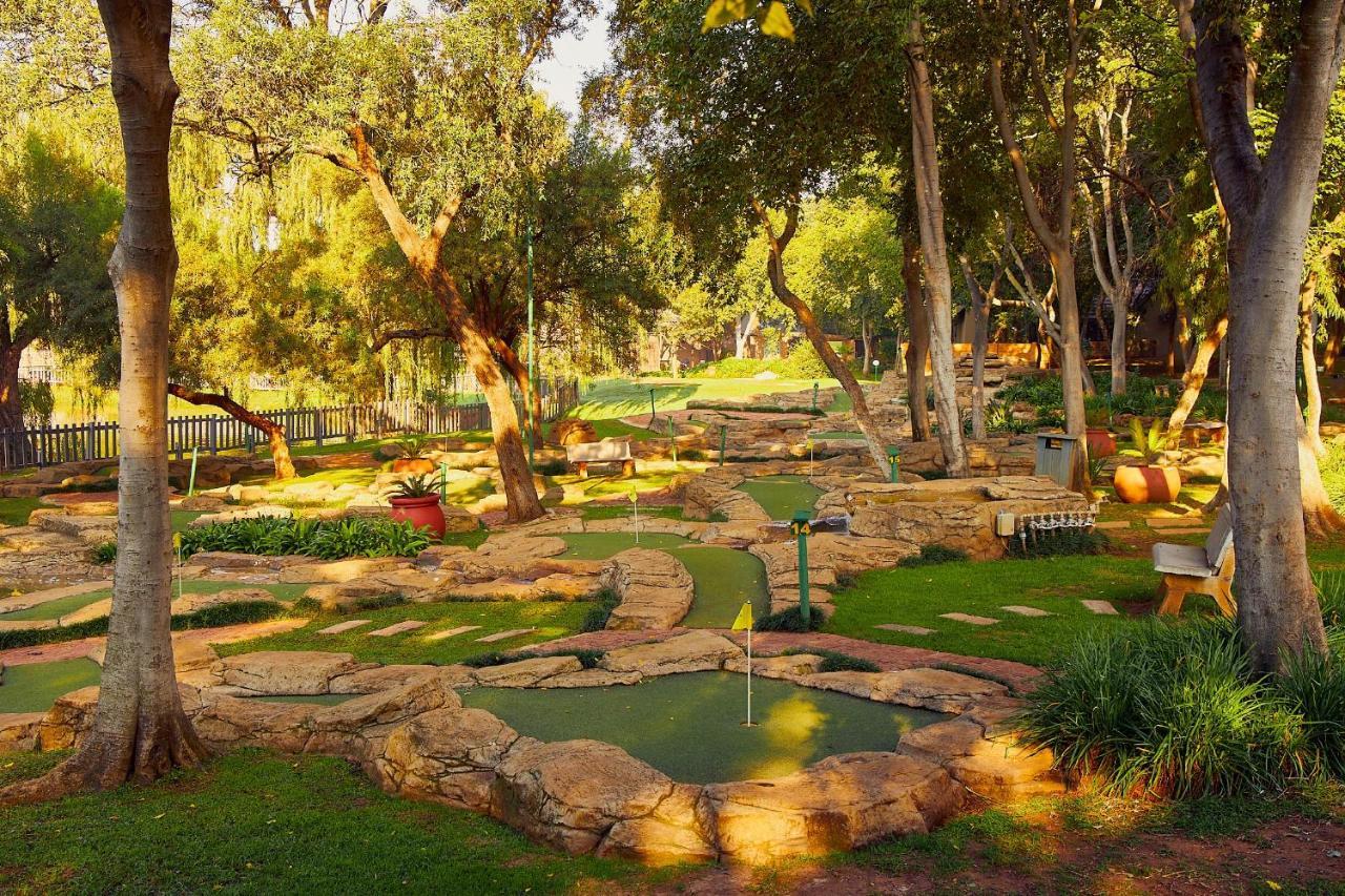 First Group Magalies Park Hotel Hartbeespoort Eksteriør billede